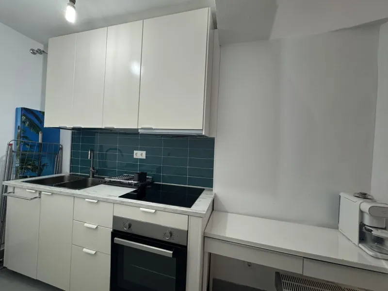 WONDERFUL APARTMENT LOCATED IN A BEACHFRONT DEVELOPMENT, FROM THE GARDEN GATE, ABOUT 50 METERS AWAY, YOU HAVE ACCESS TO ONE OF THE BEST BEACHES IN MARBELLA.