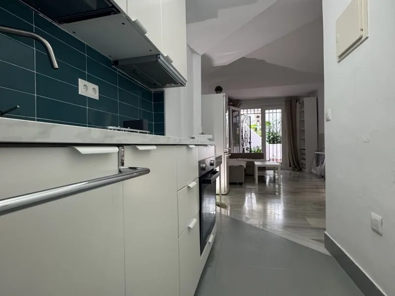 WONDERFUL APARTMENT LOCATED IN A BEACHFRONT DEVELOPMENT, FROM THE GARDEN GATE, ABOUT 50 METERS AWAY, YOU HAVE ACCESS TO ONE OF THE BEST BEACHES IN MARBELLA.