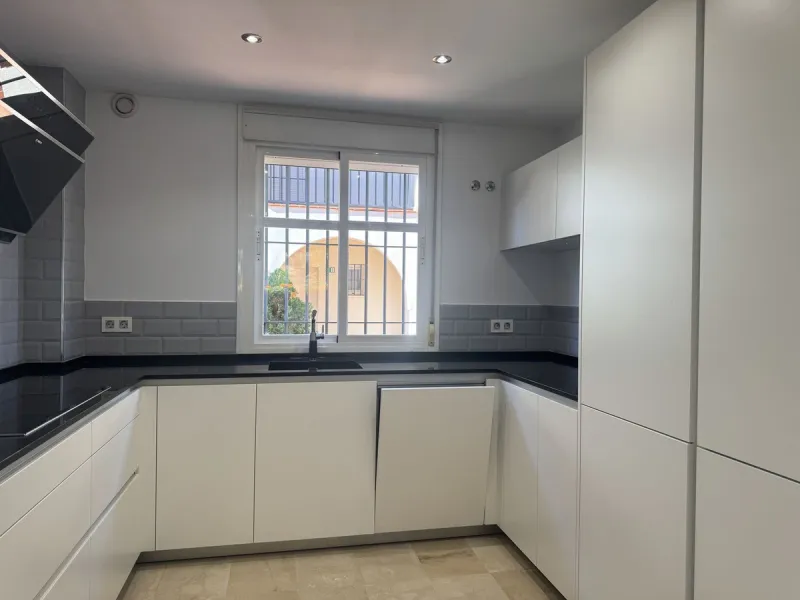 FANTASTIC TOWNHOUSE LOCATED IN ONE OF THE MOST SOUGHT-AFTER AREAS OF MARBELLA,