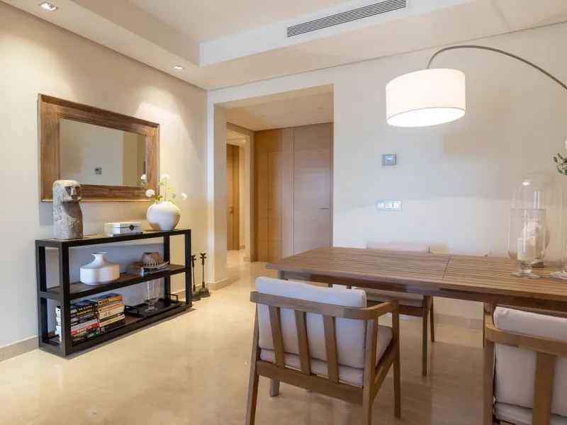 This exceptionally beautiful 2-bedroom apartment is located in the prestigious La Quinta in Benahavís, where luxury, space, and quality come together perfectly. The apartment was built in 2006, but once inside, it feels as if it has only recently been com