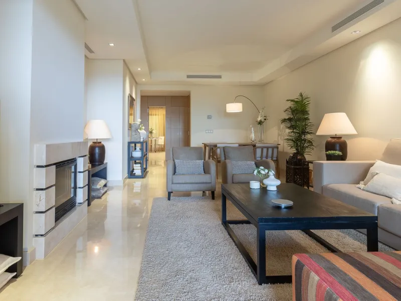 This exceptionally beautiful 2-bedroom apartment is located in the prestigious La Quinta in Benahavís, where luxury, space, and quality come together perfectly. The apartment was built in 2006, but once inside, it feels as if it has only recently been com