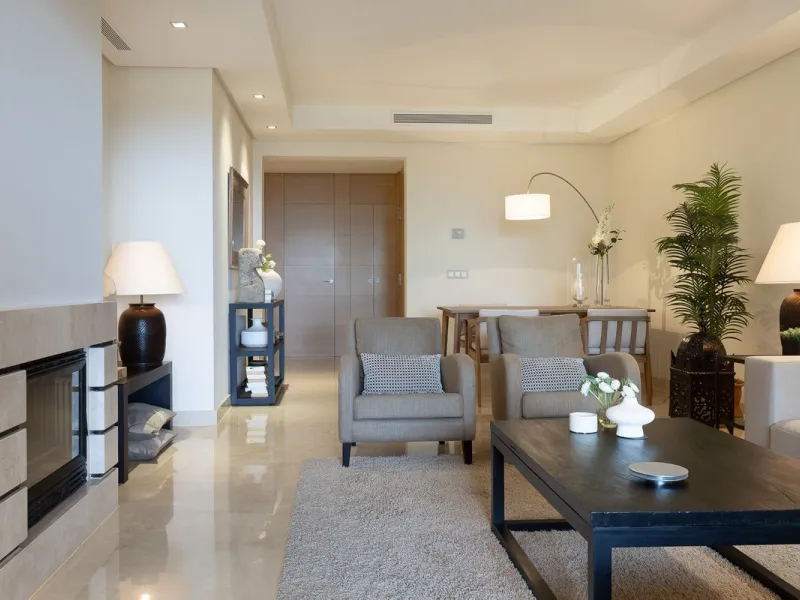 This exceptionally beautiful 2-bedroom apartment is located in the prestigious La Quinta in Benahavís, where luxury, space, and quality come together perfectly. The apartment was built in 2006, but once inside, it feels as if it has only recently been com