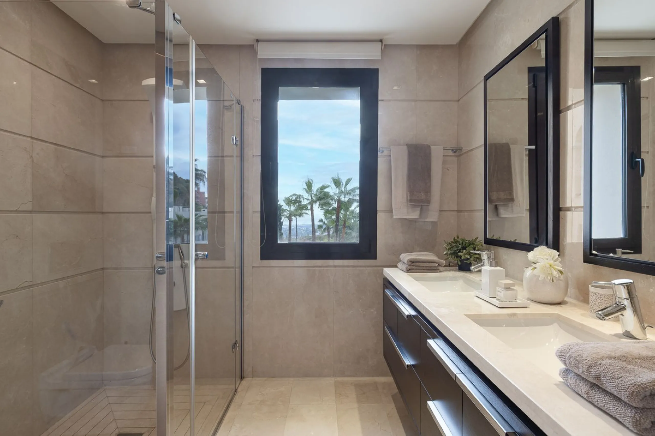 This exceptionally beautiful 2-bedroom apartment is located in the prestigious La Quinta in Benahavís, where luxury, space, and quality come together perfectly. The apartment was built in 2006, but once inside, it feels as if it has only recently been com