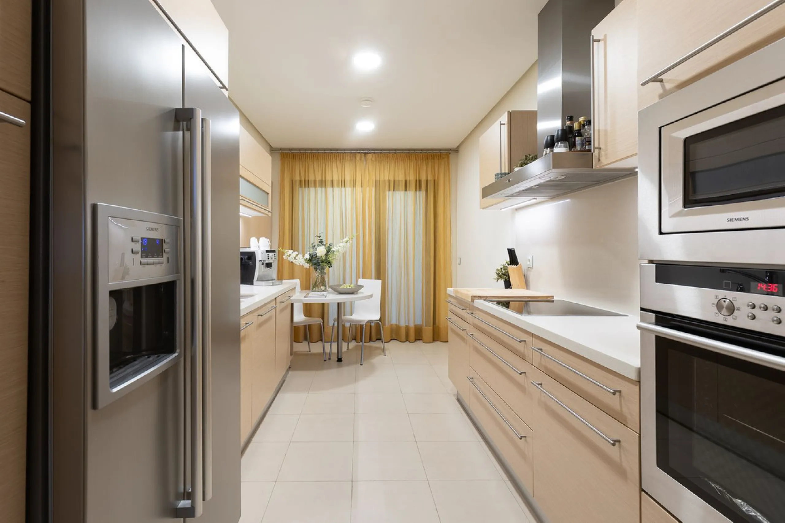 This exceptionally beautiful 2-bedroom apartment is located in the prestigious La Quinta in Benahavís, where luxury, space, and quality come together perfectly. The apartment was built in 2006, but once inside, it feels as if it has only recently been com