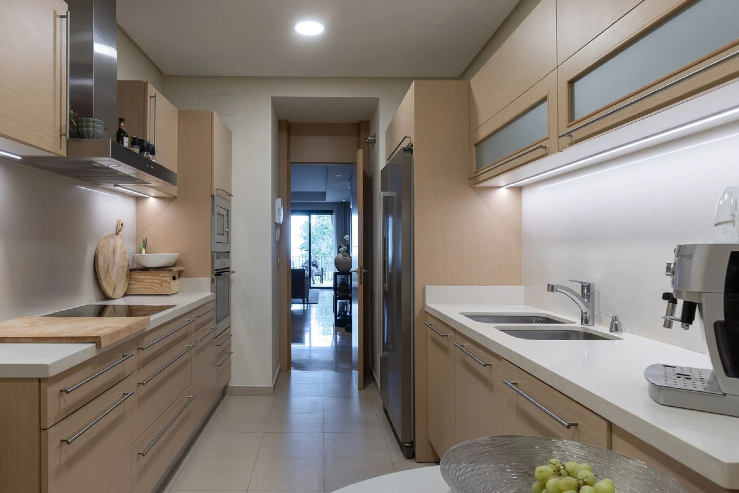 This exceptionally beautiful 2-bedroom apartment is located in the prestigious La Quinta in Benahavís, where luxury, space, and quality come together perfectly. The apartment was built in 2006, but once inside, it feels as if it has only recently been com
