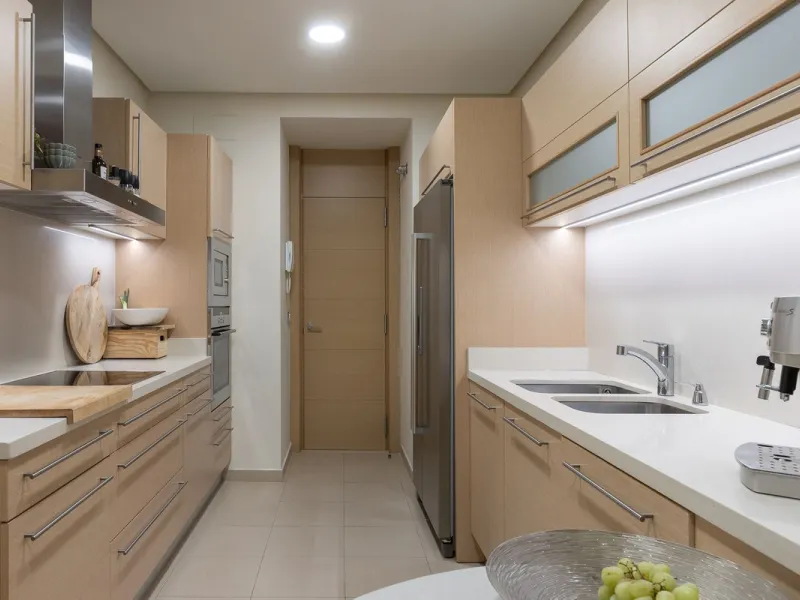 This exceptionally beautiful 2-bedroom apartment is located in the prestigious La Quinta in Benahavís, where luxury, space, and quality come together perfectly. The apartment was built in 2006, but once inside, it feels as if it has only recently been com