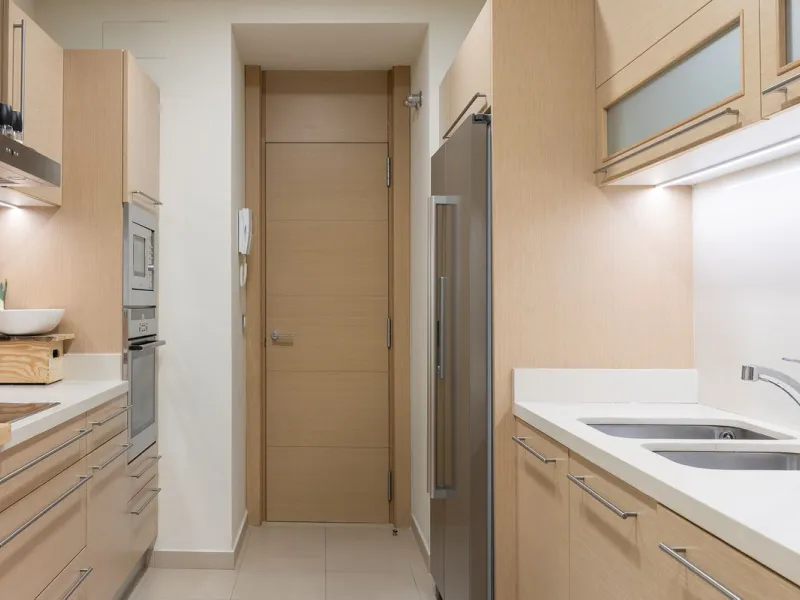 This exceptionally beautiful 2-bedroom apartment is located in the prestigious La Quinta in Benahavís, where luxury, space, and quality come together perfectly. The apartment was built in 2006, but once inside, it feels as if it has only recently been com