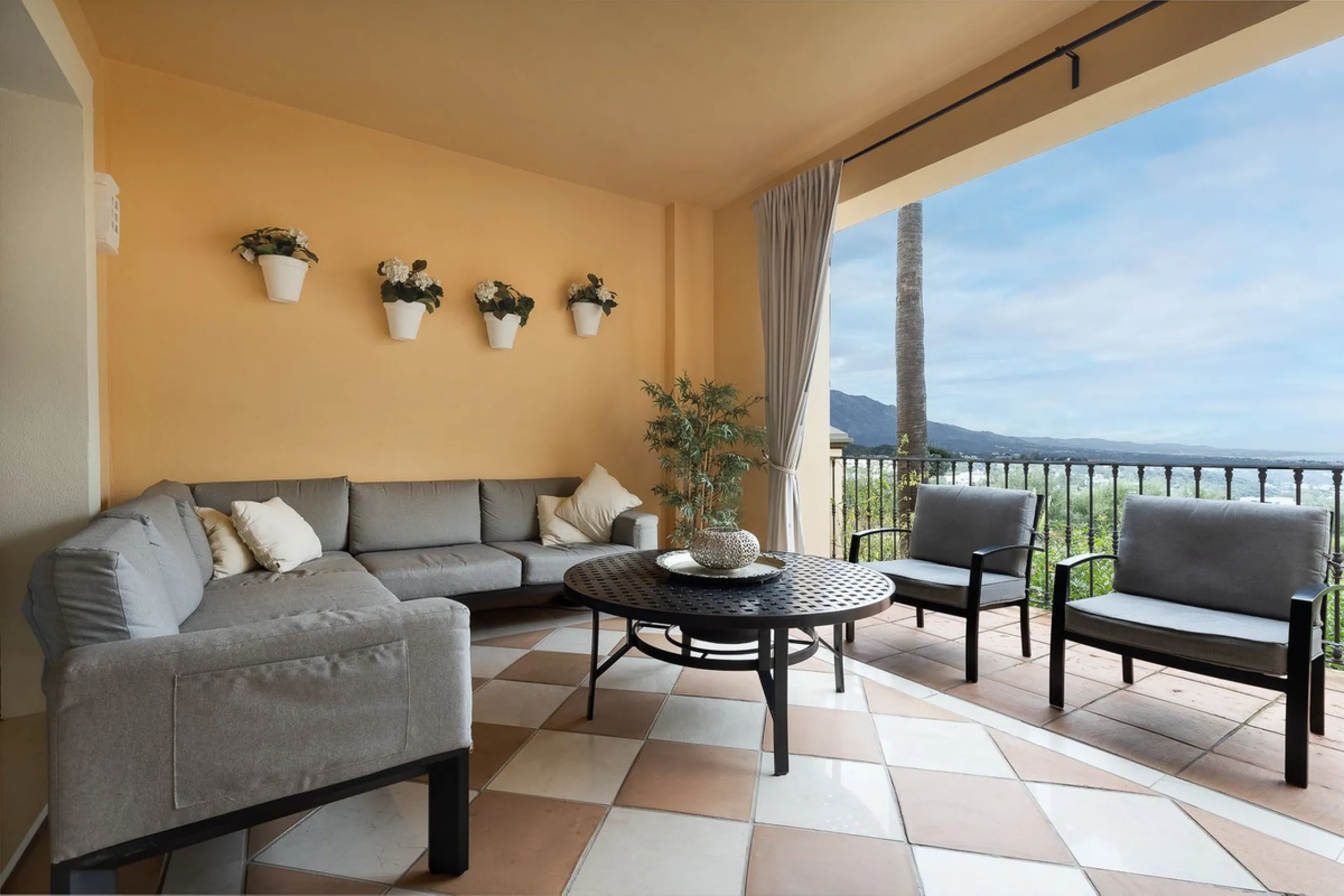 This exceptionally beautiful 2-bedroom apartment is located in the prestigious La Quinta in Benahavís, where luxury, space, and quality come together perfectly. The apartment was built in 2006, but once inside, it feels as if it has only recently been com