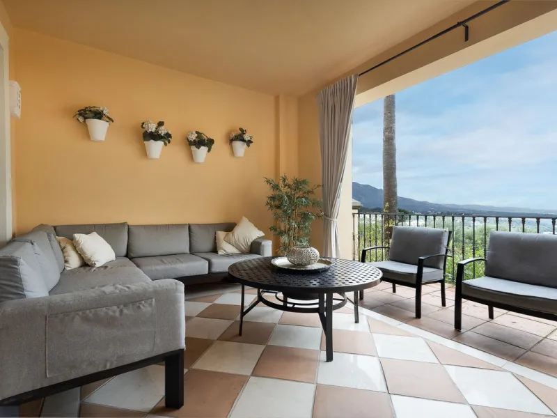 This exceptionally beautiful 2-bedroom apartment is located in the prestigious La Quinta in Benahavís, where luxury, space, and quality come together perfectly. The apartment was built in 2006, but once inside, it feels as if it has only recently been com