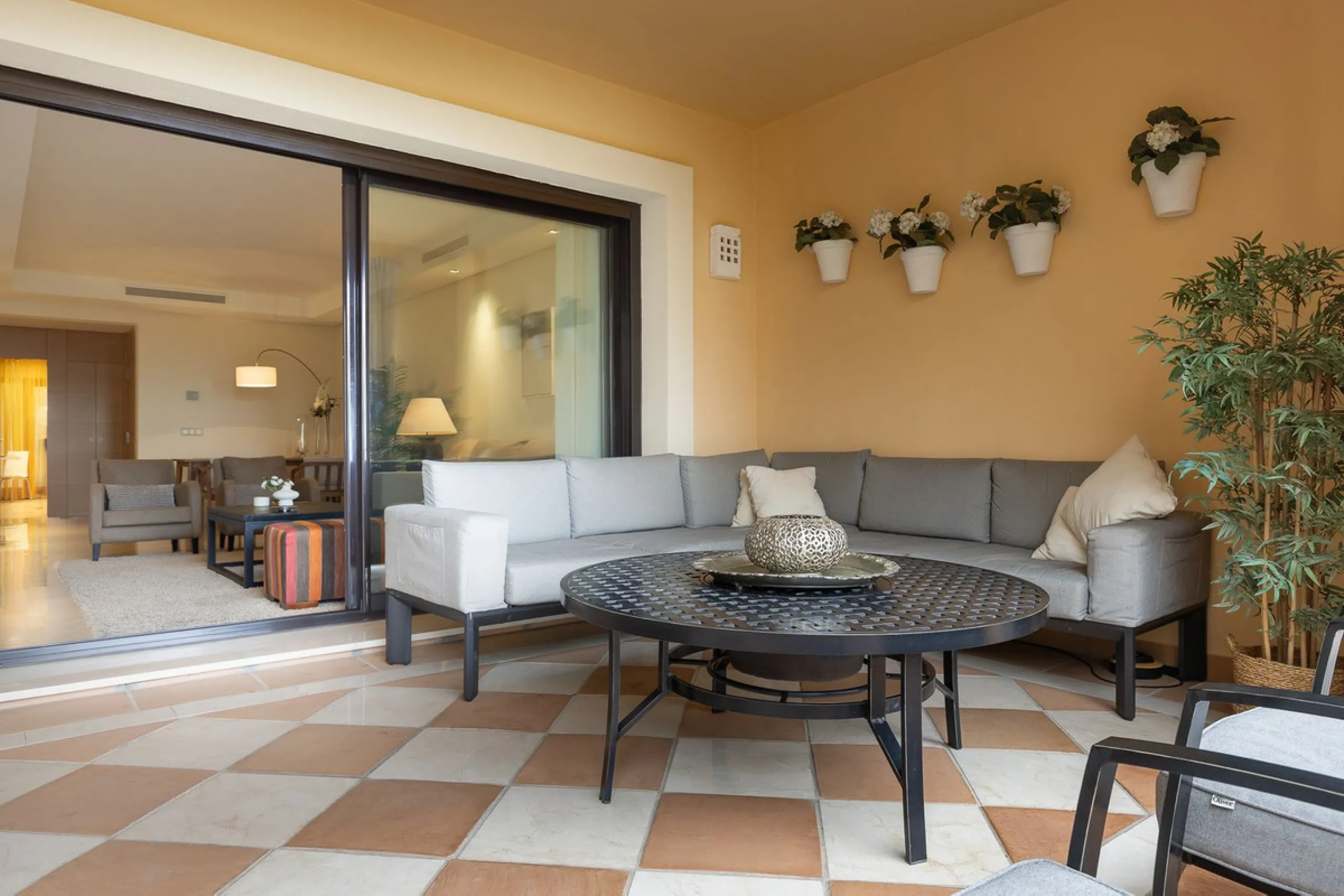 This exceptionally beautiful 2-bedroom apartment is located in the prestigious La Quinta in Benahavís, where luxury, space, and quality come together perfectly. The apartment was built in 2006, but once inside, it feels as if it has only recently been com