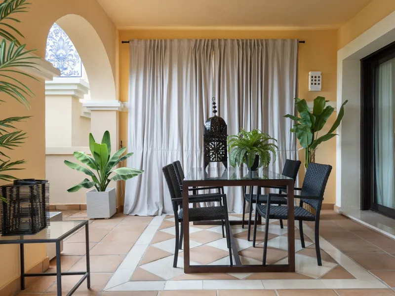 This exceptionally beautiful 2-bedroom apartment is located in the prestigious La Quinta in Benahavís, where luxury, space, and quality come together perfectly. The apartment was built in 2006, but once inside, it feels as if it has only recently been com