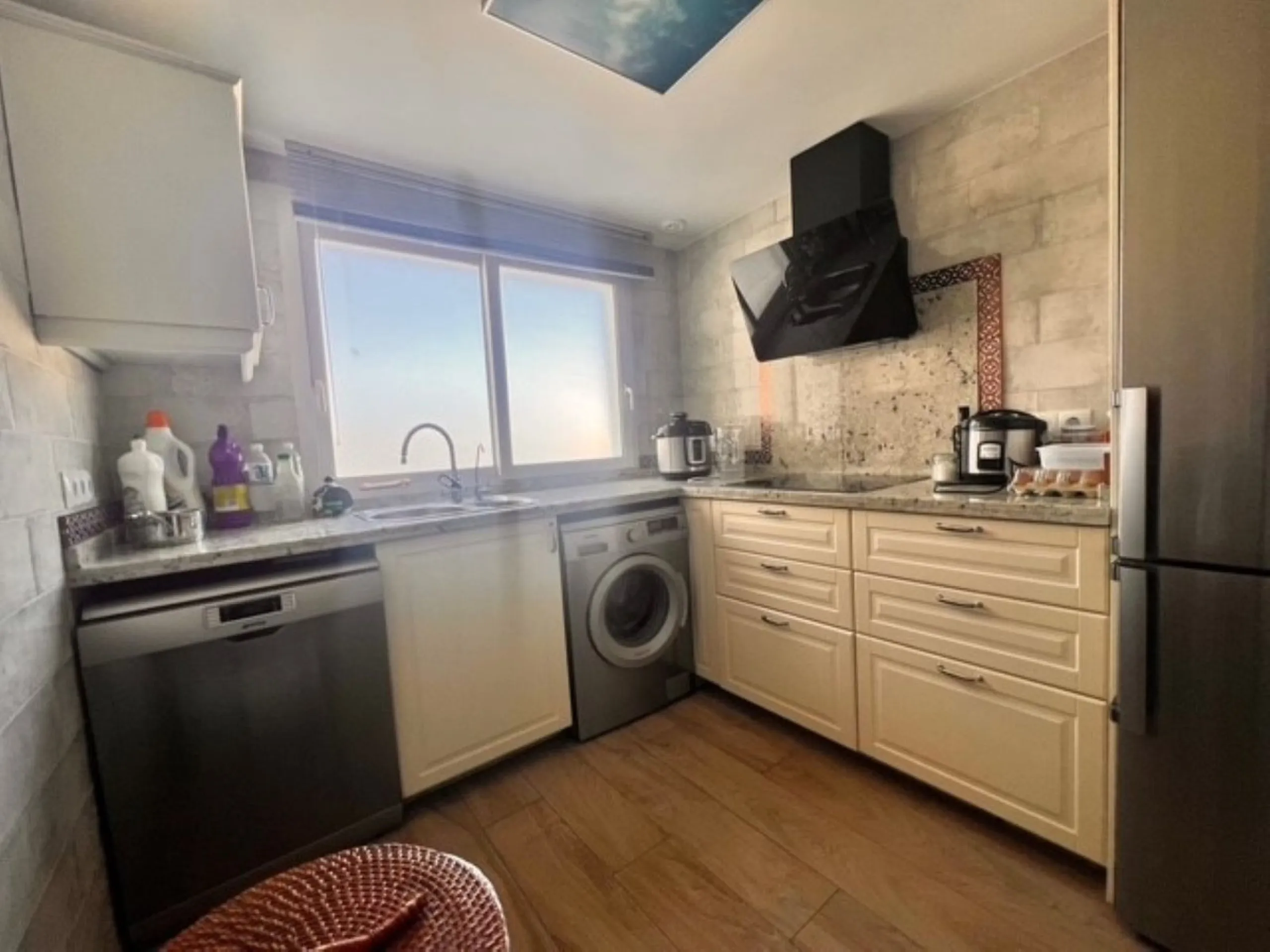 This charming top-floor apartment, located in the sought-after Guadalmina Baja, offers a comfortable and modern living experience. The apartment features two spacious bedrooms and two renovated bathrooms. The open-concept layout creates a seamless flow be