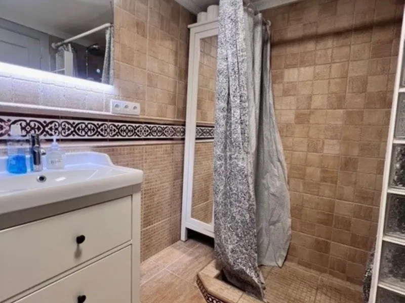 This charming top-floor apartment, located in the sought-after Guadalmina Baja, offers a comfortable and modern living experience. The apartment features two spacious bedrooms and two renovated bathrooms. The open-concept layout creates a seamless flow be