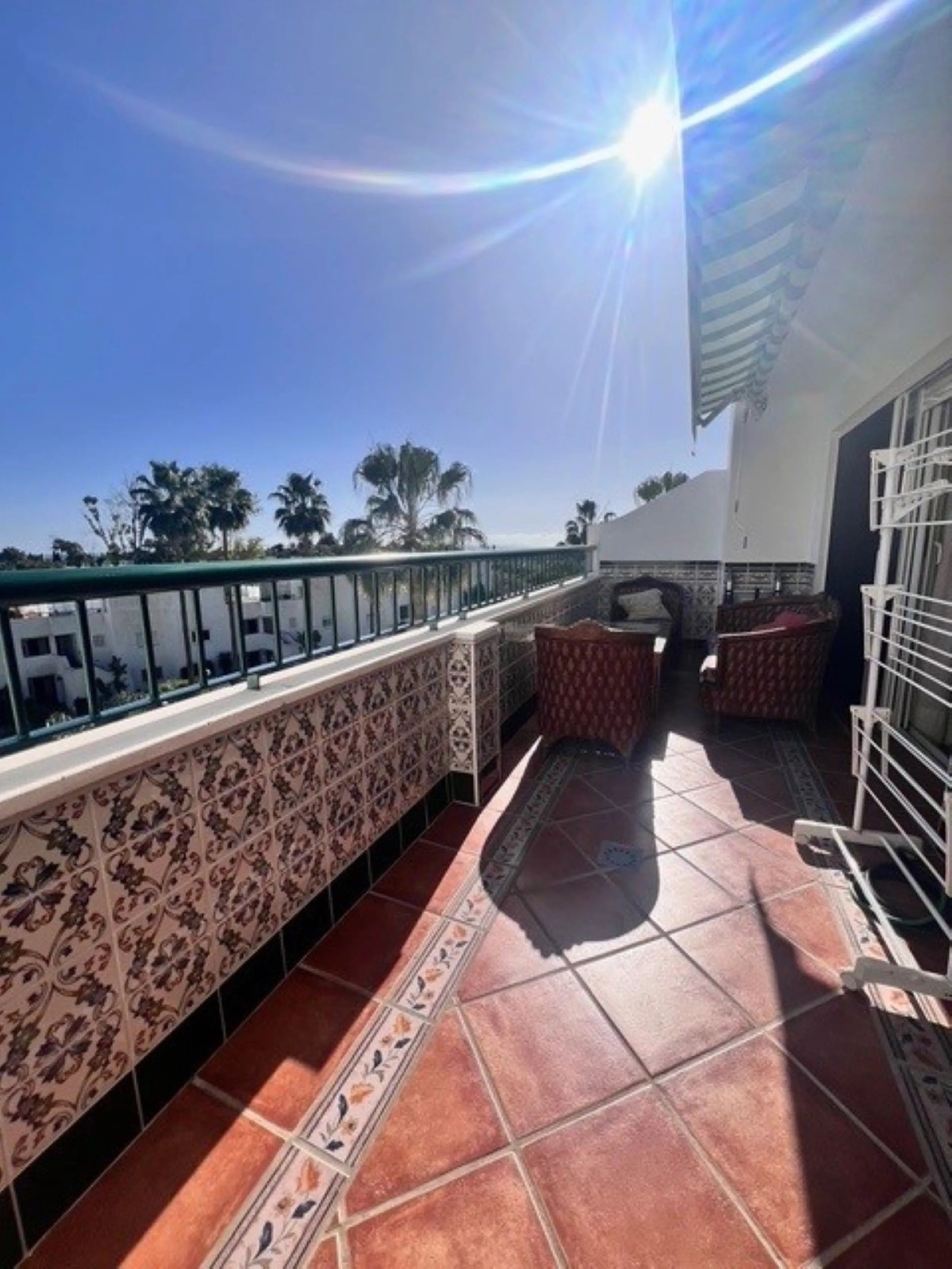 This charming top-floor apartment, located in the sought-after Guadalmina Baja, offers a comfortable and modern living experience. The apartment features two spacious bedrooms and two renovated bathrooms. The open-concept layout creates a seamless flow be