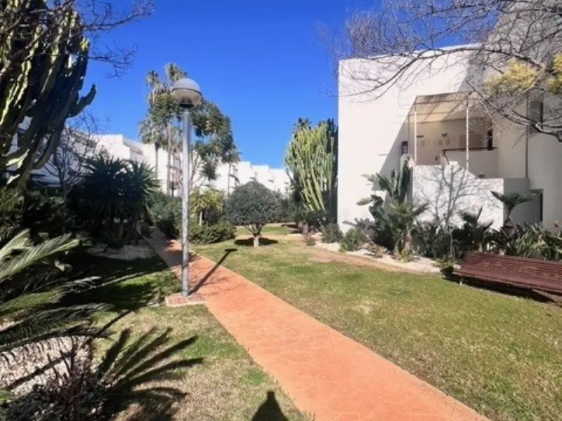 This charming top-floor apartment, located in the sought-after Guadalmina Baja, offers a comfortable and modern living experience. The apartment features two spacious bedrooms and two renovated bathrooms. The open-concept layout creates a seamless flow be