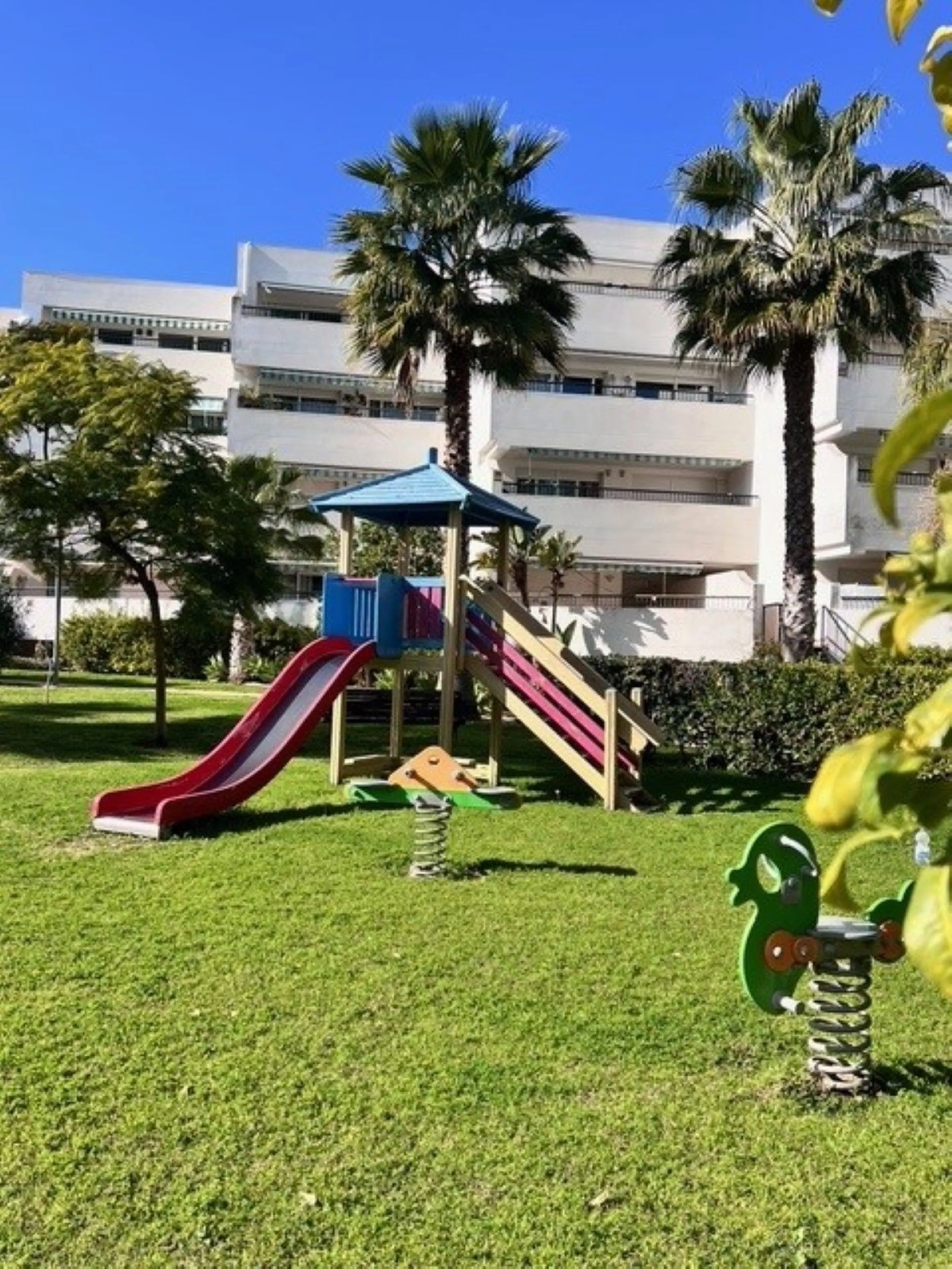 This charming top-floor apartment, located in the sought-after Guadalmina Baja, offers a comfortable and modern living experience. The apartment features two spacious bedrooms and two renovated bathrooms. The open-concept layout creates a seamless flow be