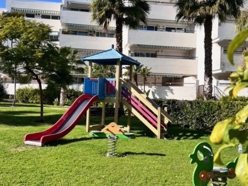 This charming top-floor apartment, located in the sought-after Guadalmina Baja, offers a comfortable and modern living experience. The apartment features two spacious bedrooms and two renovated bathrooms. The open-concept layout creates a seamless flow be