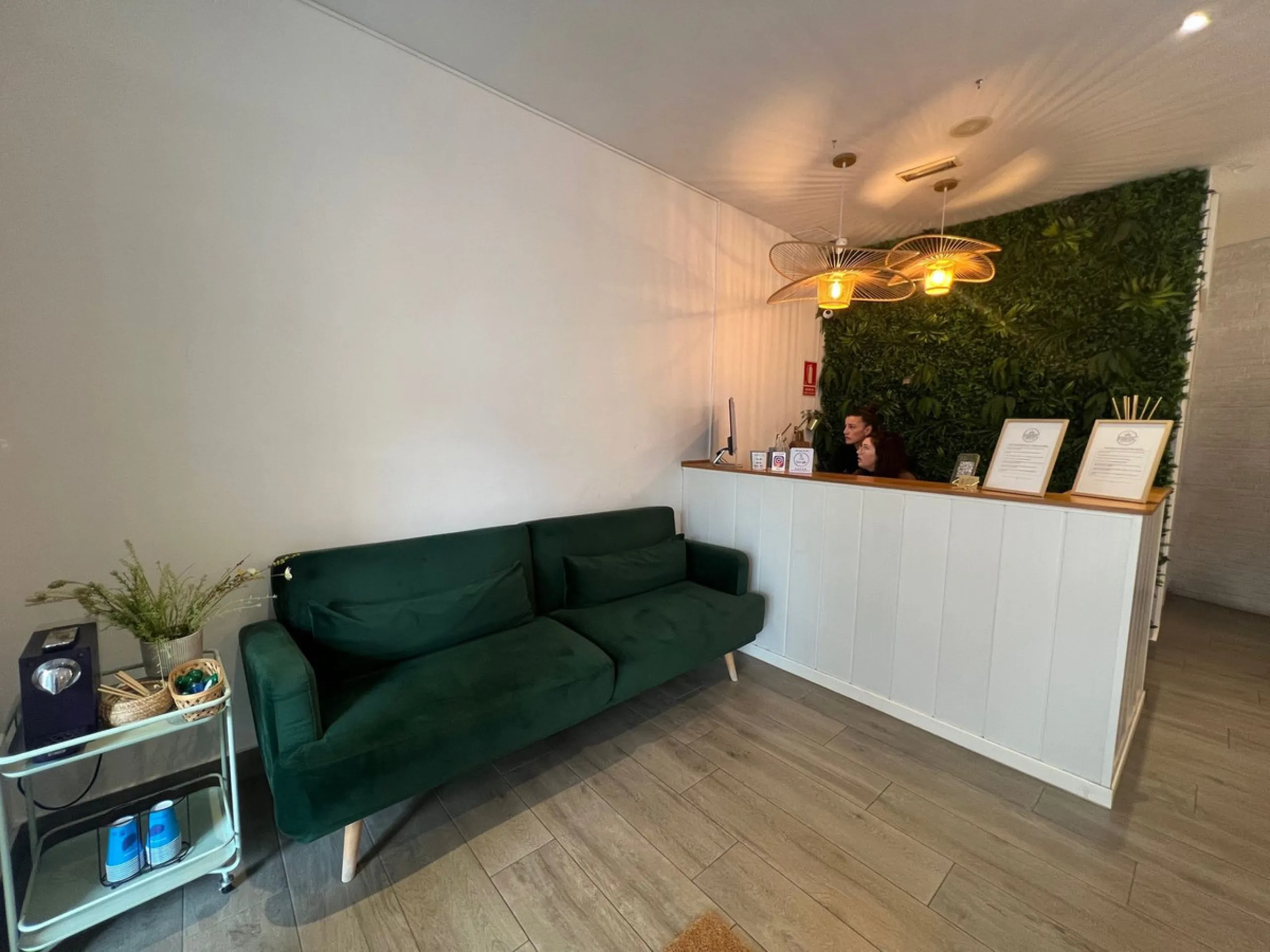 Commercial - Business в продаже в Estepona, Málaga. В доме 4 спален и 3 ванных комнат. Площадь дома 160 м²