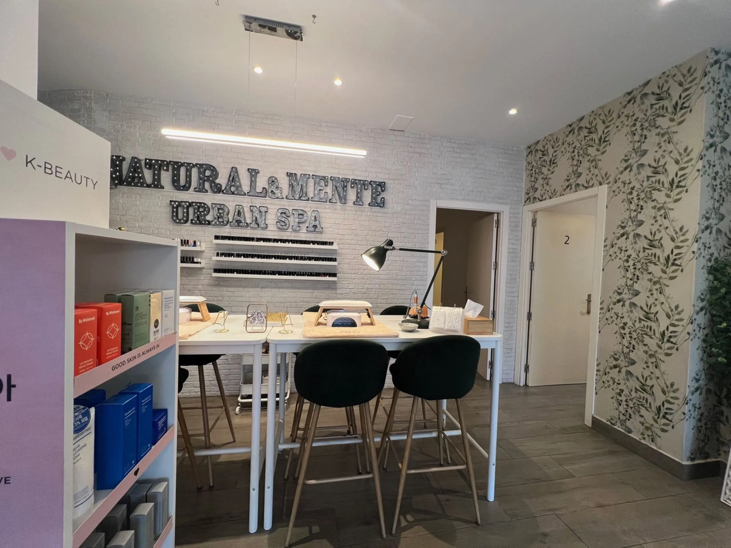 Commercial - Business в продаже в Estepona, Málaga. В доме 4 спален и 3 ванных комнат. Площадь дома 160 м²