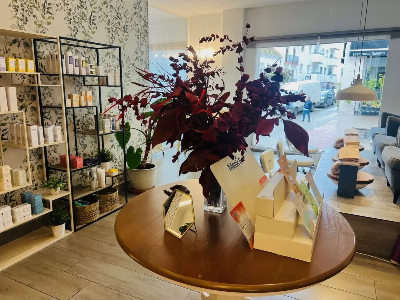 Commercial - Business в продаже в Estepona, Málaga. В доме 4 спален и 3 ванных комнат. Площадь дома 160 м²