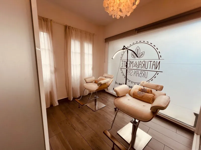 Commercial - Business в продаже в Estepona, Málaga. В доме 4 спален и 3 ванных комнат. Площадь дома 160 м²