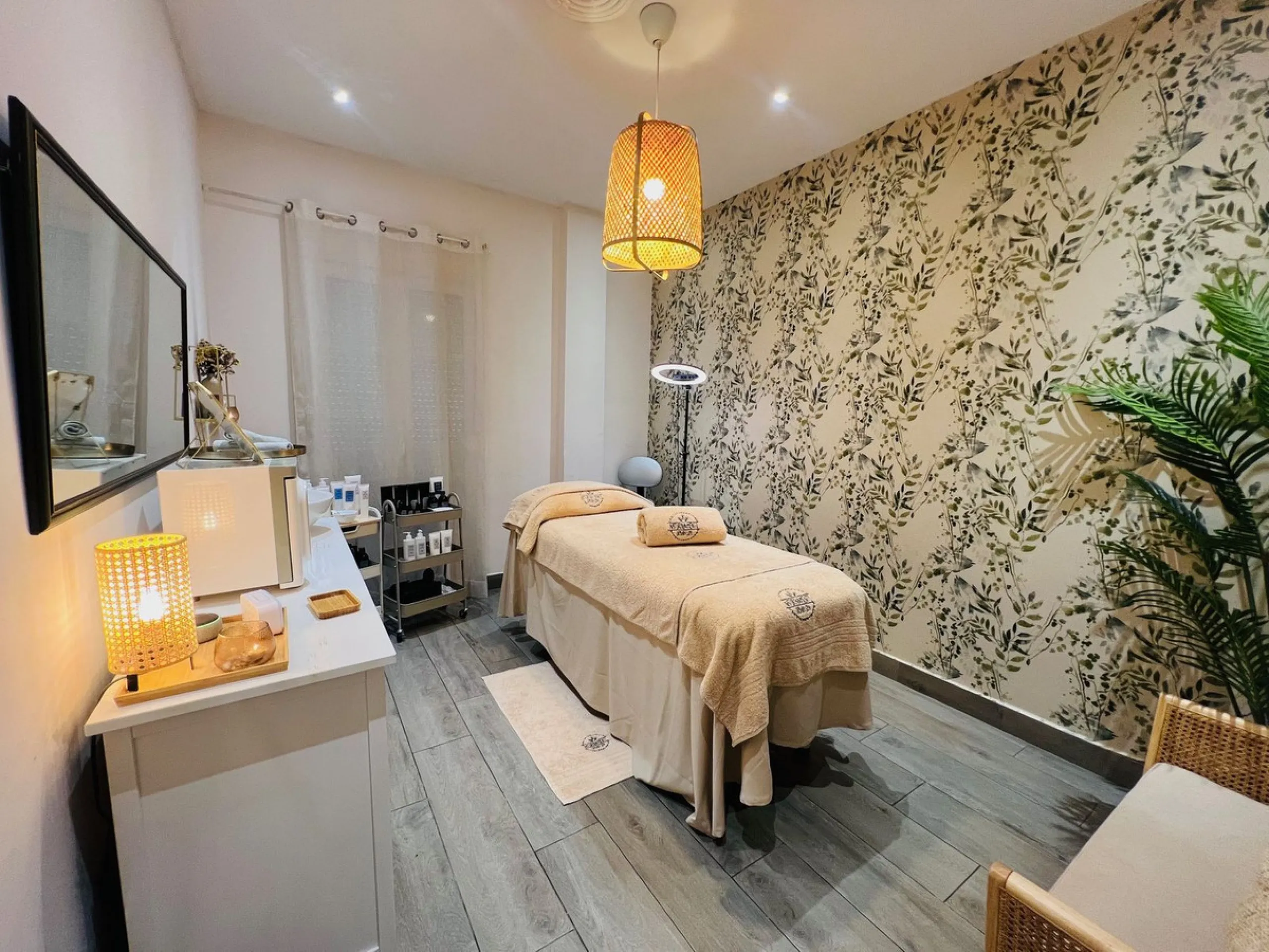 Commercial - Business в продаже в Estepona, Málaga. В доме 4 спален и 3 ванных комнат. Площадь дома 160 м²