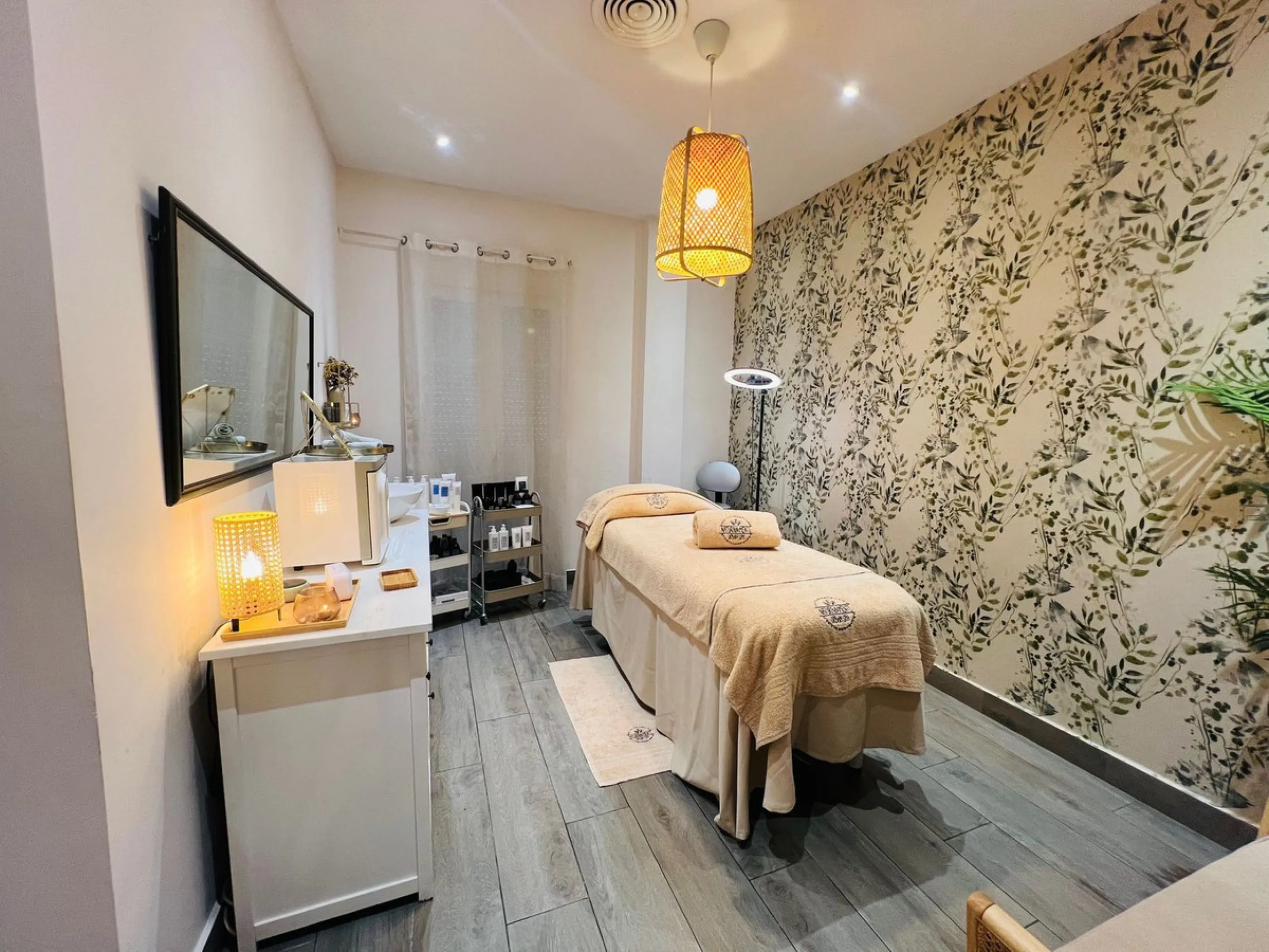 Commercial - Business в продаже в Estepona, Málaga. В доме 4 спален и 3 ванных комнат. Площадь дома 160 м²