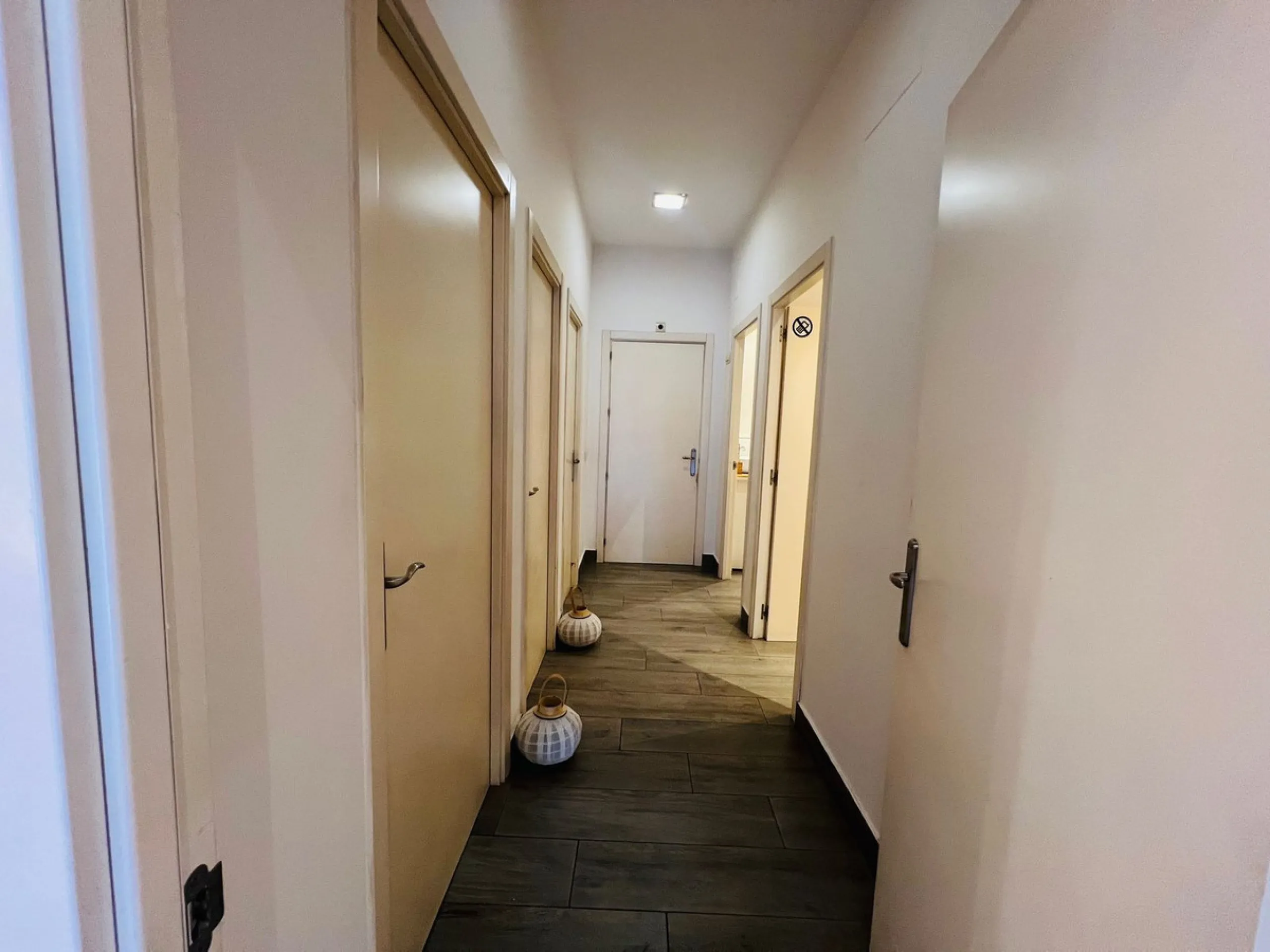 Commercial - Business в продаже в Estepona, Málaga. В доме 4 спален и 3 ванных комнат. Площадь дома 160 м²
