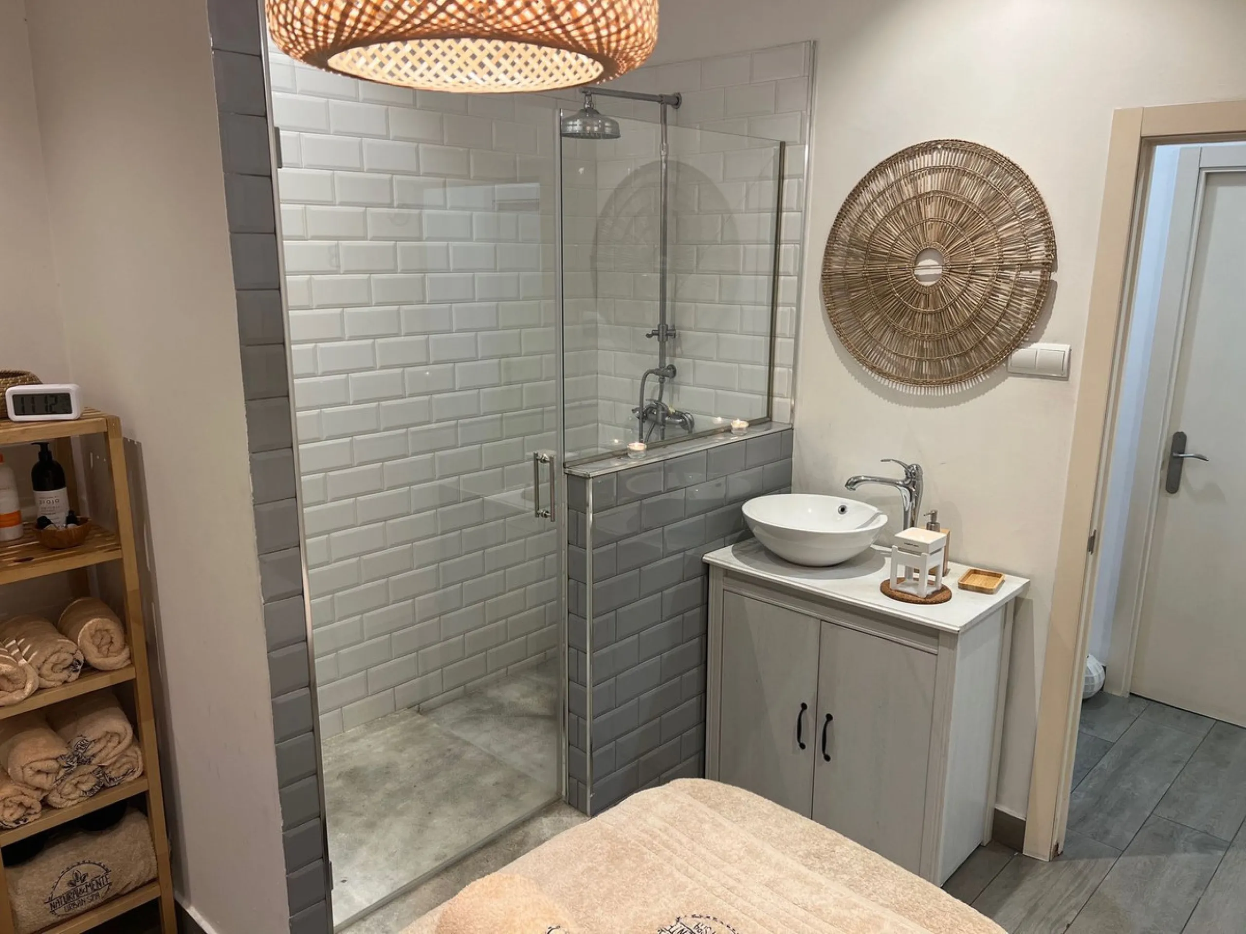Commercial - Business в продаже в Estepona, Málaga. В доме 4 спален и 3 ванных комнат. Площадь дома 160 м²