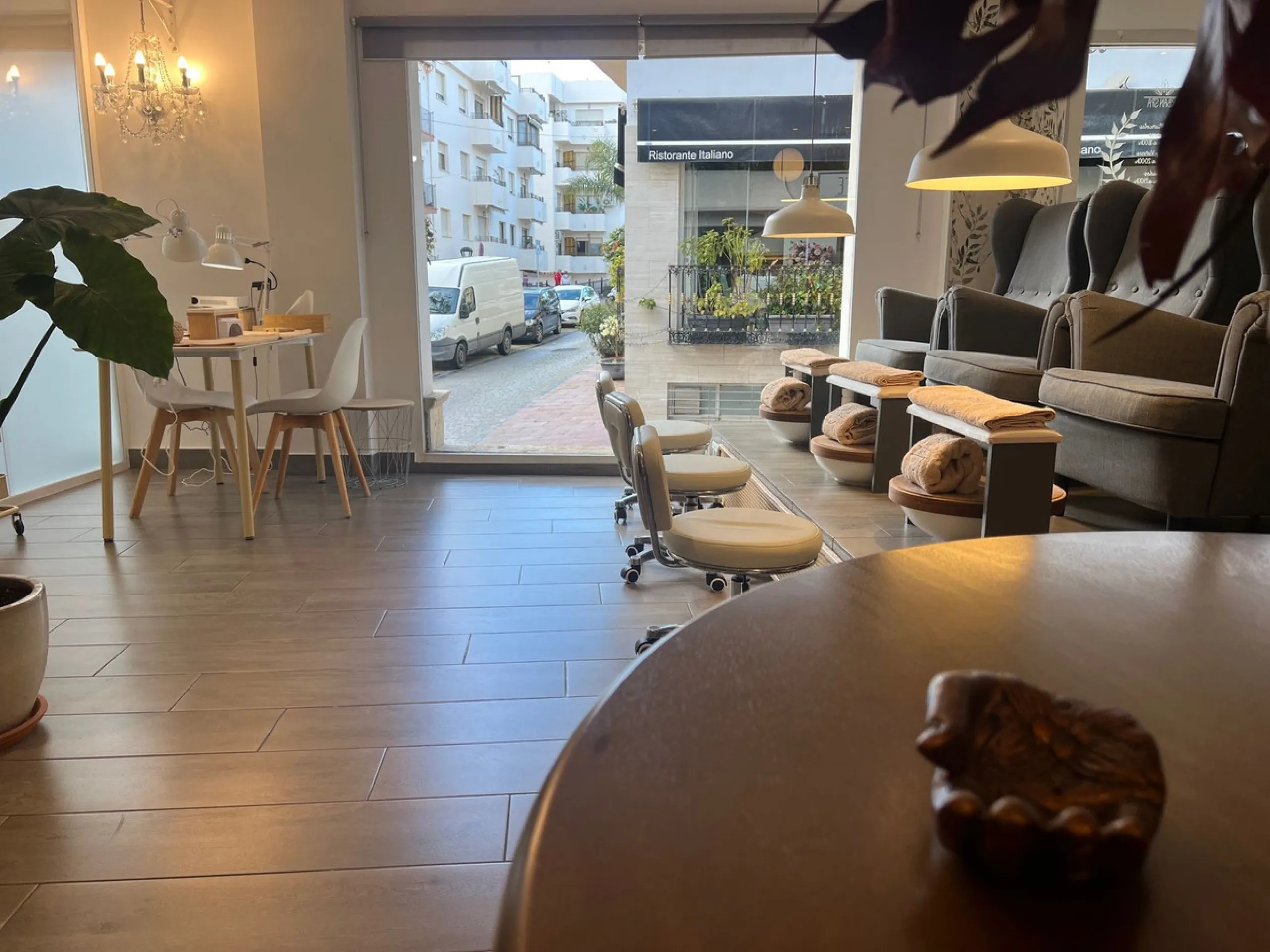 Commercial - Business в продаже в Estepona, Málaga. В доме 4 спален и 3 ванных комнат. Площадь дома 160 м²