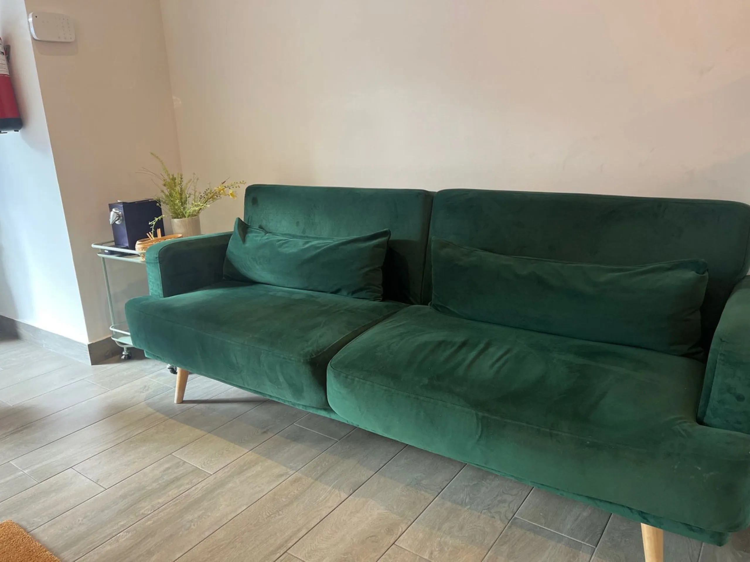 Commercial - Business в продаже в Estepona, Málaga. В доме 4 спален и 3 ванных комнат. Площадь дома 160 м²