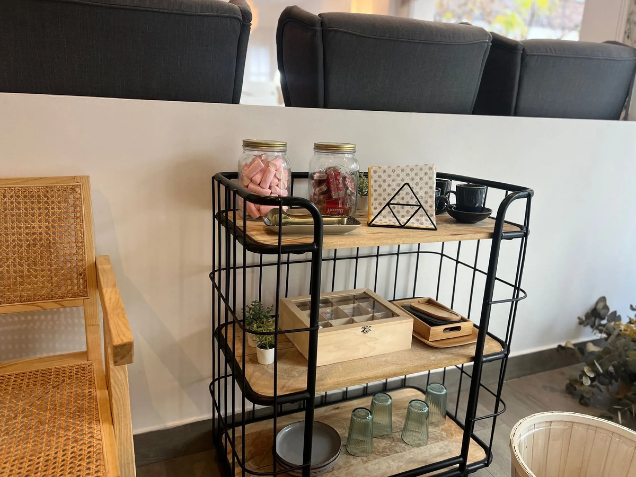 Commercial - Business в продаже в Estepona, Málaga. В доме 4 спален и 3 ванных комнат. Площадь дома 160 м²