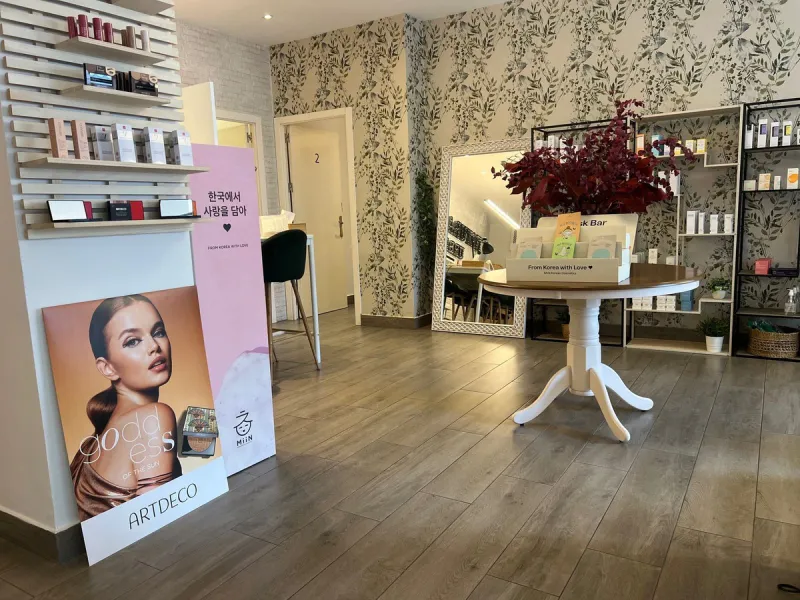 Commercial - Business в продаже в Estepona, Málaga. В доме 4 спален и 3 ванных комнат. Площадь дома 160 м²