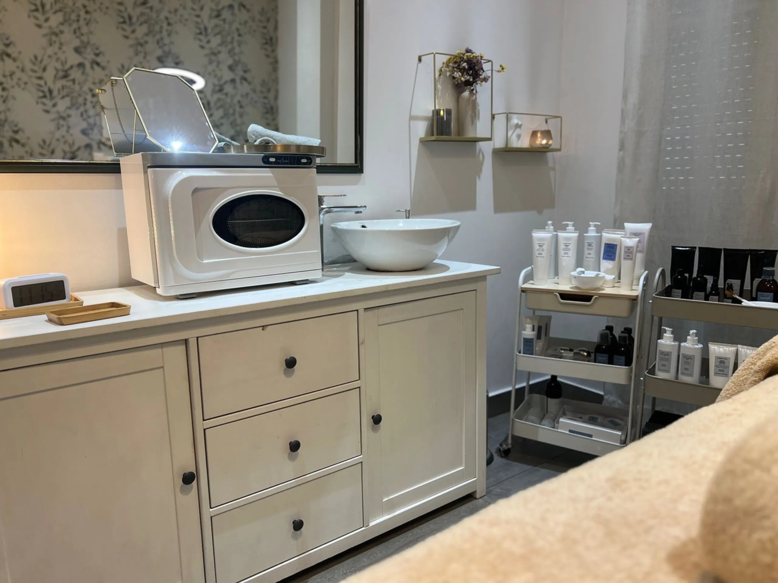 Commercial - Business в продаже в Estepona, Málaga. В доме 4 спален и 3 ванных комнат. Площадь дома 160 м²
