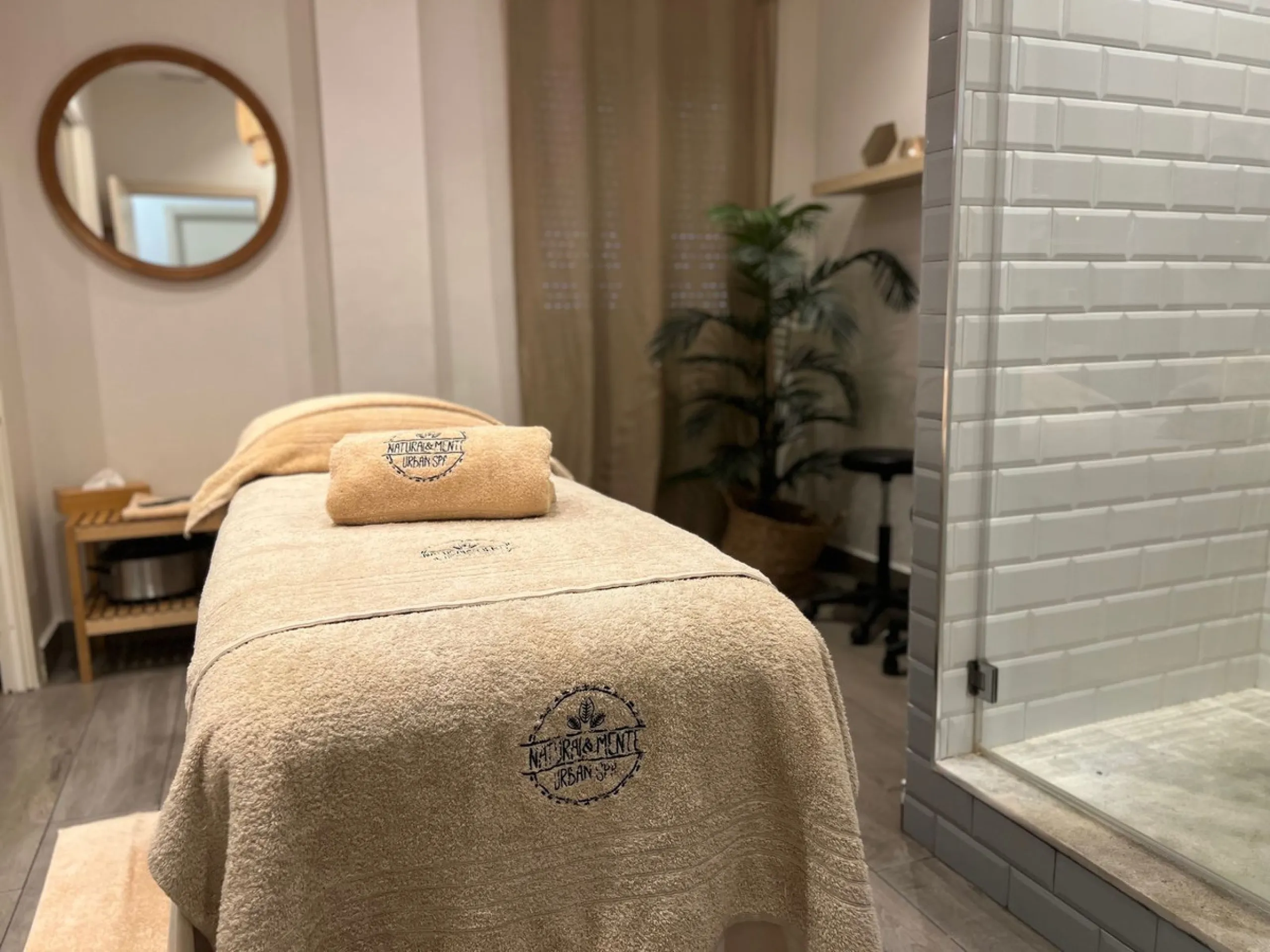 Commercial - Business в продаже в Estepona, Málaga. В доме 4 спален и 3 ванных комнат. Площадь дома 160 м²