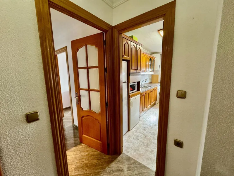 Discover this attractive apartment located in the vibrant area of La Aurora, just a short walk from Avenida Andalucía. With a built area of 105 m², this property is in good condition and ready to move into.