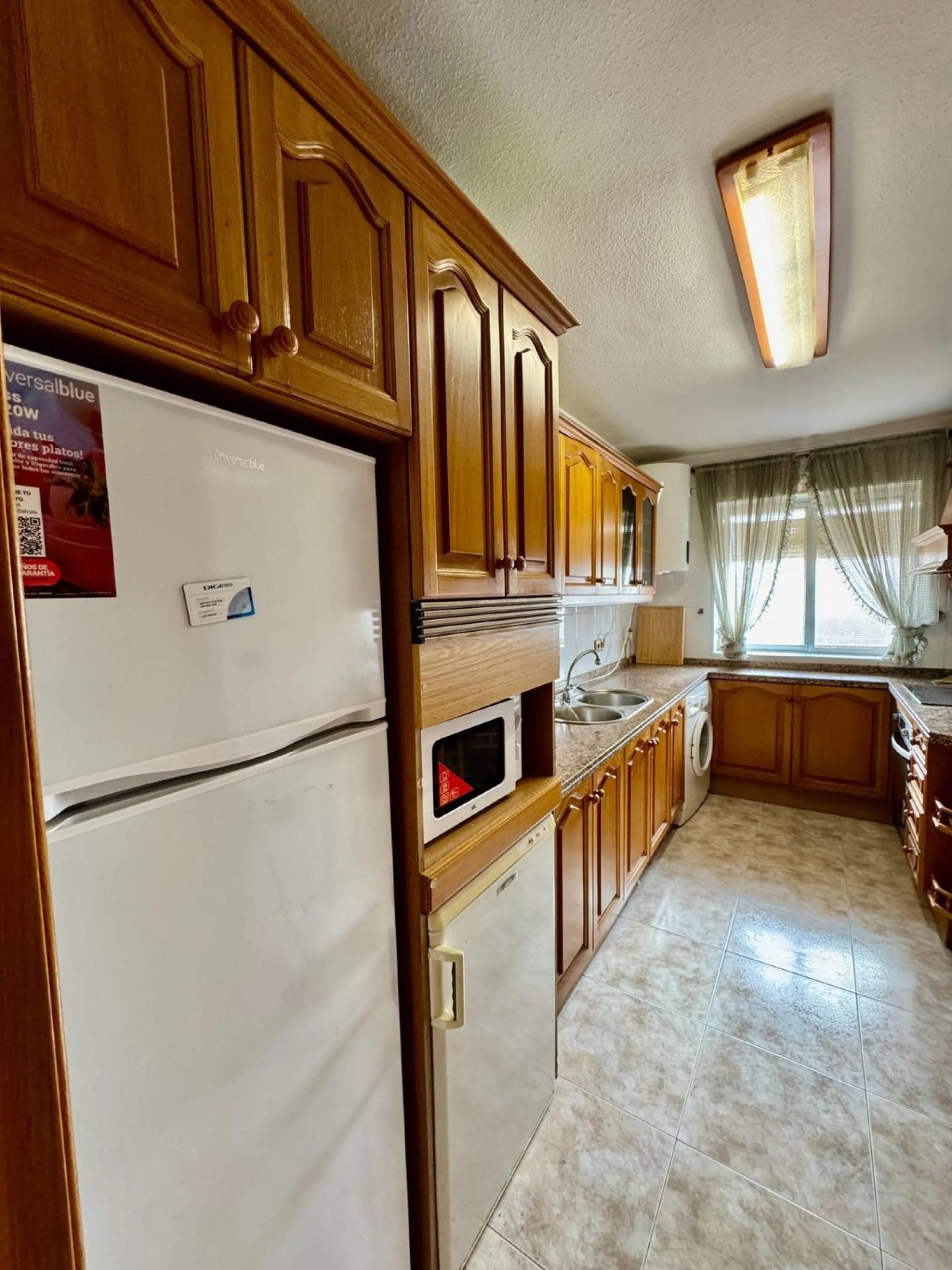 Discover this attractive apartment located in the vibrant area of La Aurora, just a short walk from Avenida Andalucía. With a built area of 105 m², this property is in good condition and ready to move into.
