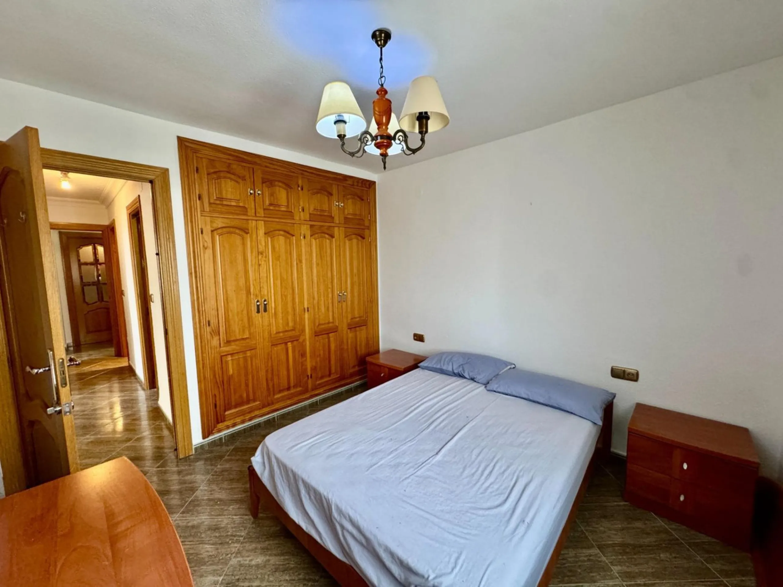 Discover this attractive apartment located in the vibrant area of La Aurora, just a short walk from Avenida Andalucía. With a built area of 105 m², this property is in good condition and ready to move into.