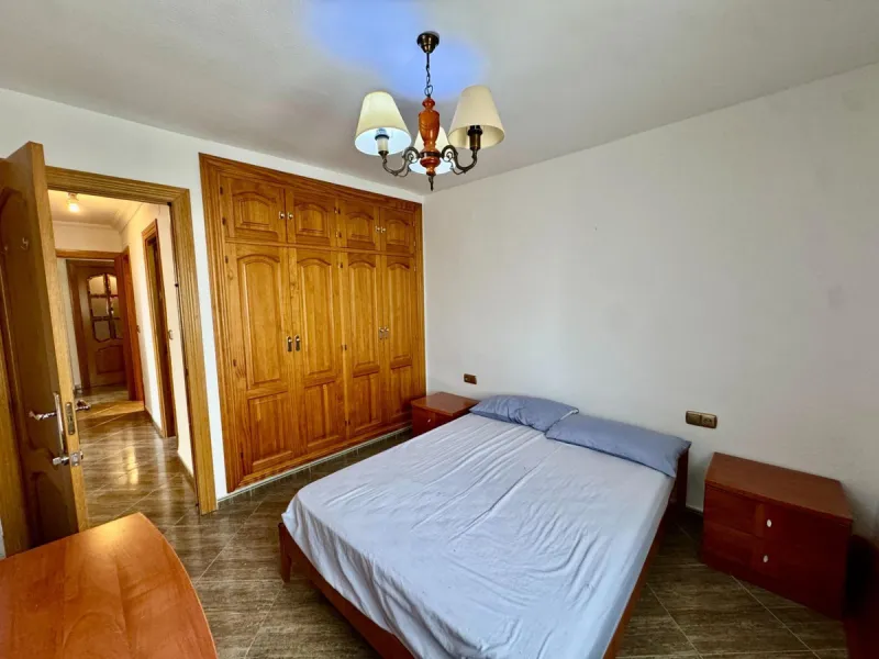 Discover this attractive apartment located in the vibrant area of La Aurora, just a short walk from Avenida Andalucía. With a built area of 105 m², this property is in good condition and ready to move into.
