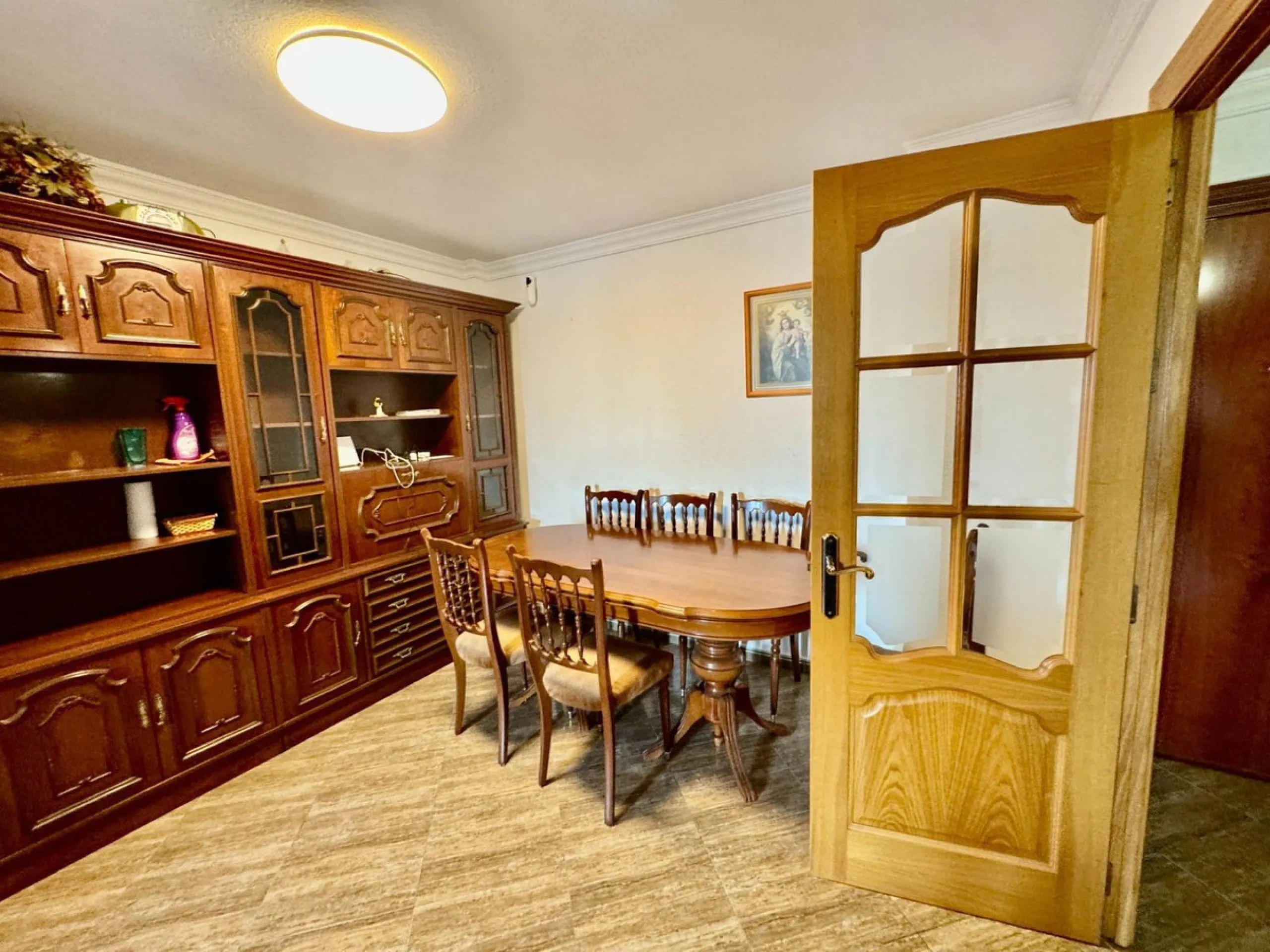 Discover this attractive apartment located in the vibrant area of La Aurora, just a short walk from Avenida Andalucía. With a built area of 105 m², this property is in good condition and ready to move into.