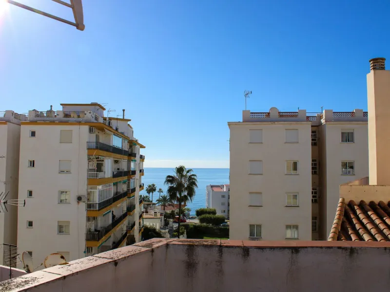 Spacious bright apartment in Nerja with 150 meters to Playa Torrecilla.