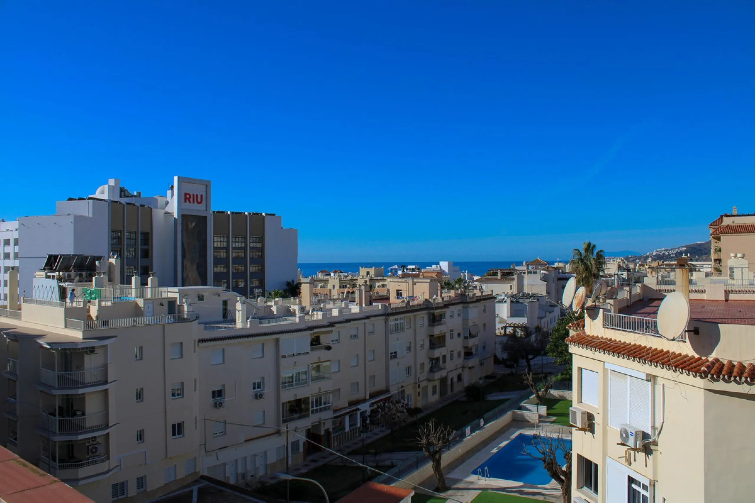 Spacious bright apartment in Nerja with 150 meters to Playa Torrecilla.