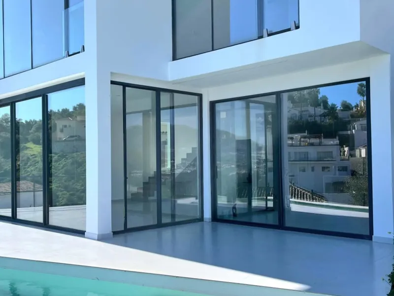 Brand new luxury and modern villa completed end of 2024 for sale in Cerros de Águila, Mijas from private owner. A stone throw away from the largest park in Málaga, parque Mijas.