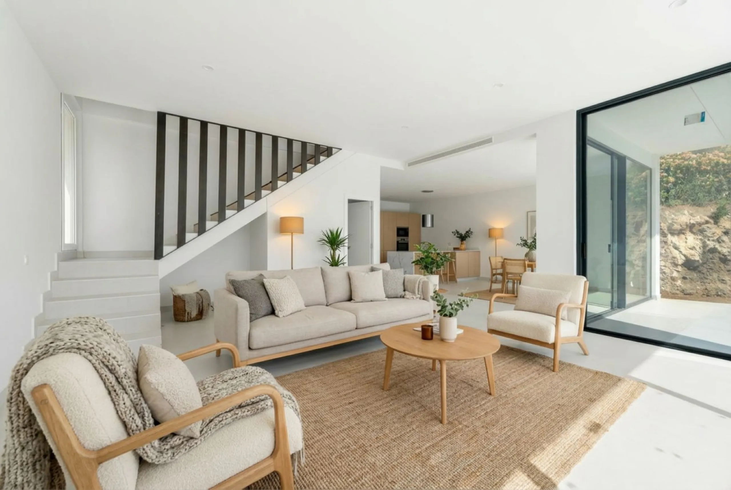Brand new luxury and modern villa completed end of 2024 for sale in Cerros de Águila, Mijas from private owner. A stone throw away from the largest park in Málaga, parque Mijas.