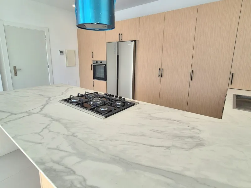 Brand new luxury and modern villa completed end of 2024 for sale in Cerros de Águila, Mijas from private owner. A stone throw away from the largest park in Málaga, parque Mijas.