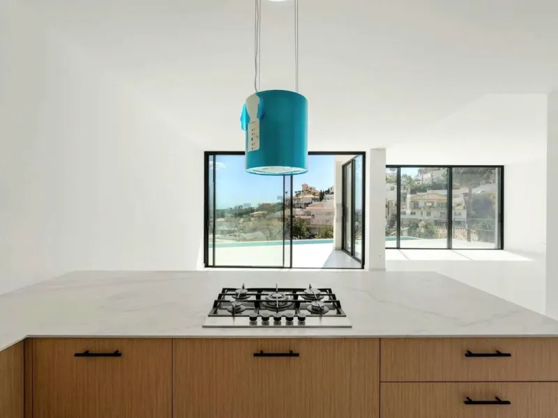 Brand new luxury and modern villa completed end of 2024 for sale in Cerros de Águila, Mijas from private owner. A stone throw away from the largest park in Málaga, parque Mijas.
