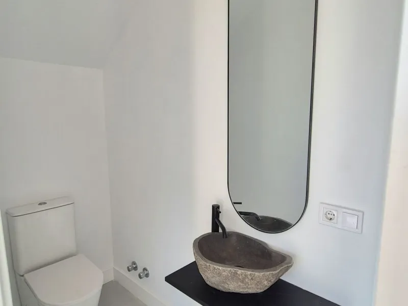 Brand new luxury and modern villa completed end of 2024 for sale in Cerros de Águila, Mijas from private owner. A stone throw away from the largest park in Málaga, parque Mijas.