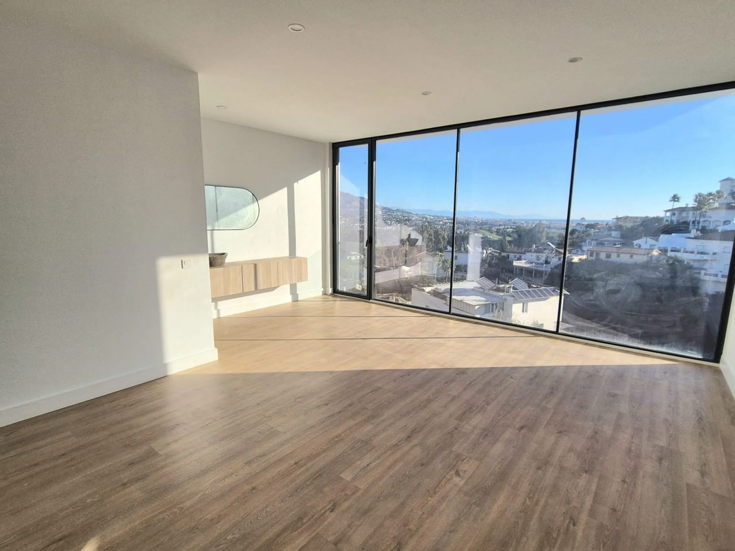 Brand new luxury and modern villa completed end of 2024 for sale in Cerros de Águila, Mijas from private owner. A stone throw away from the largest park in Málaga, parque Mijas.