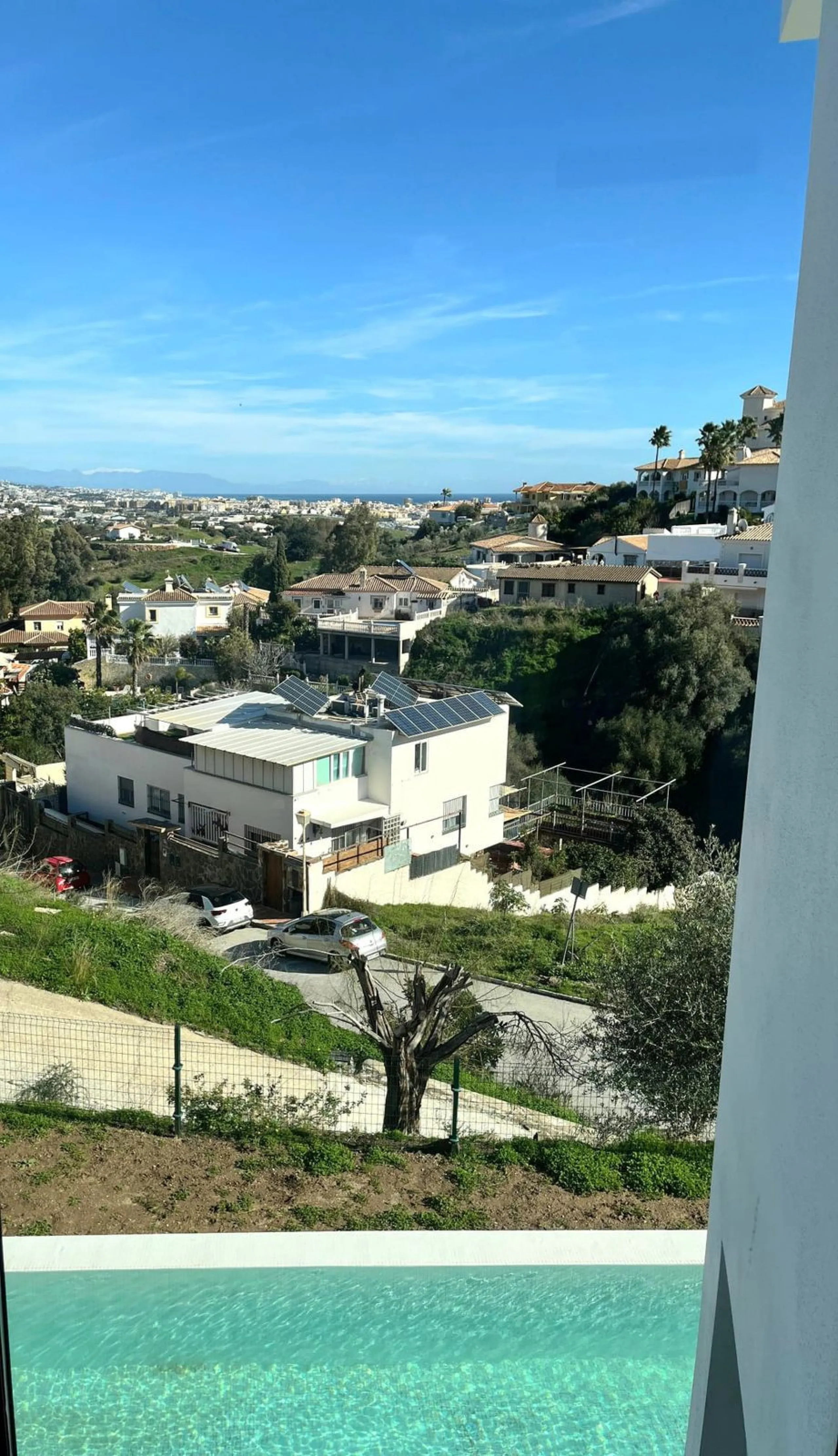Brand new luxury and modern villa completed end of 2024 for sale in Cerros de Águila, Mijas from private owner. A stone throw away from the largest park in Málaga, parque Mijas.