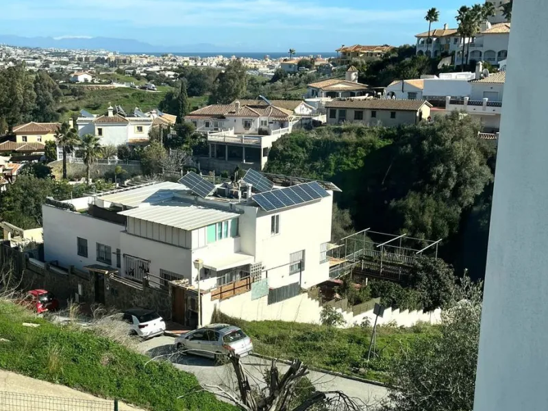Brand new luxury and modern villa completed end of 2024 for sale in Cerros de Águila, Mijas from private owner. A stone throw away from the largest park in Málaga, parque Mijas.